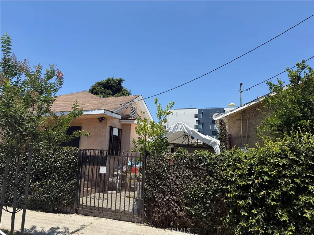 1569 E 109th Street, Los Angeles, California 90059 home-pic-3