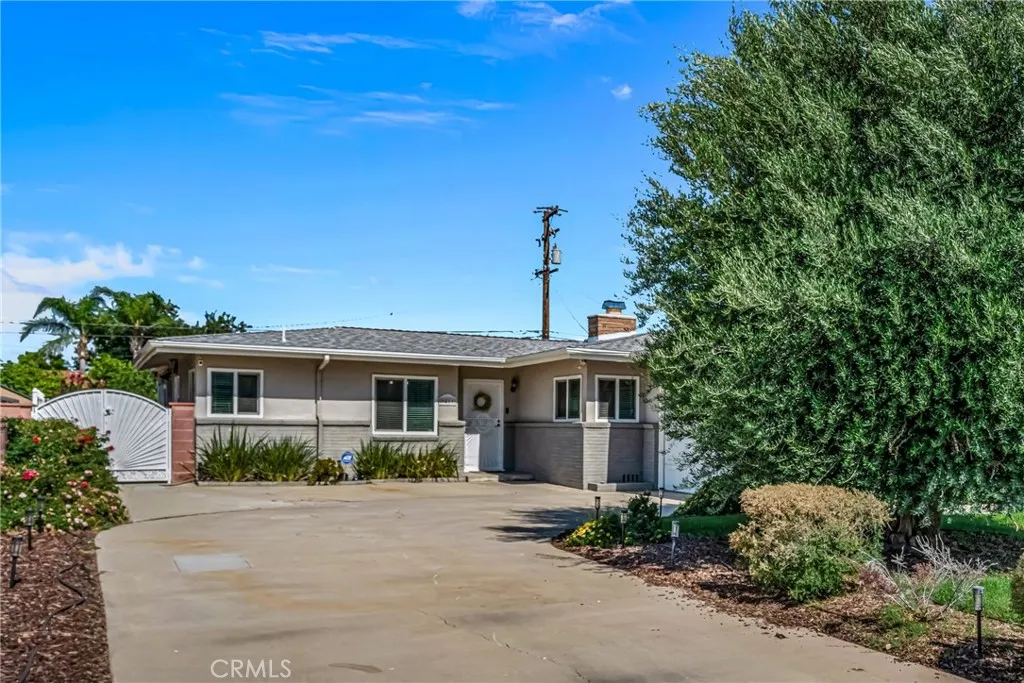 9811 Kempster Avenue, Fontana, California 92335 home-pic-0