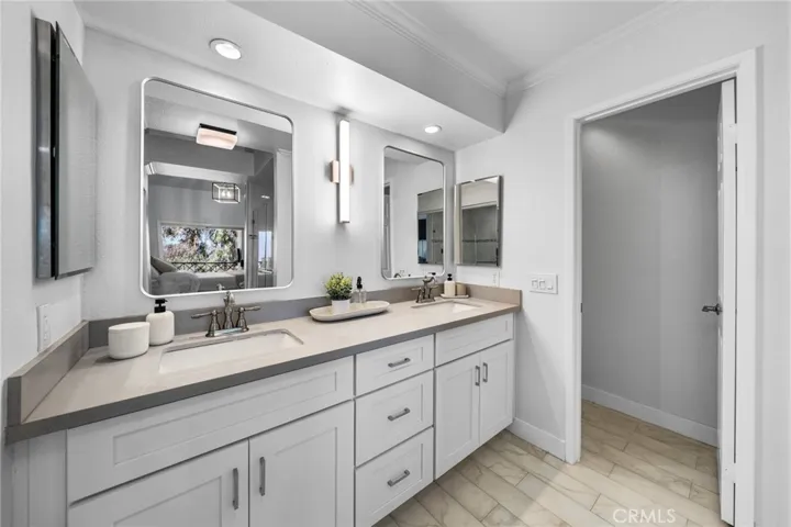 1045 S Daybreak Court, Anaheim Hills, California 92808