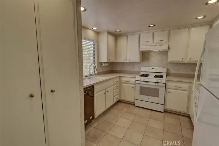 8566 Larkhall Circle 808a, Huntington Beach, California 92646