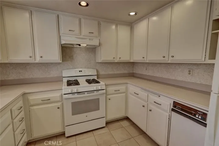 8566 Larkhall Circle 808a, Huntington Beach, California 92646