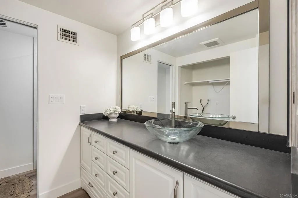 7019 Estrella De Mar Road, Carlsbad, California 92009 home-pic-42