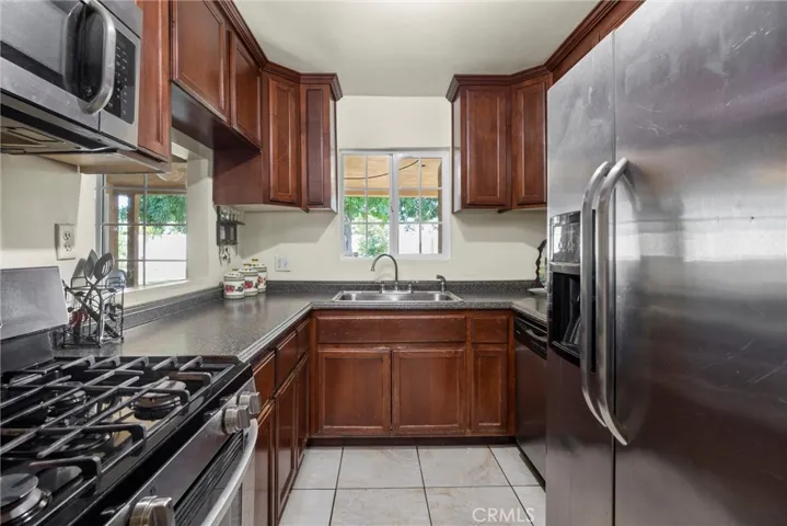 2616 Lynwood Street, Bakersfield, California 93306
