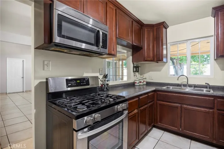 2616 Lynwood Street, Bakersfield, California 93306