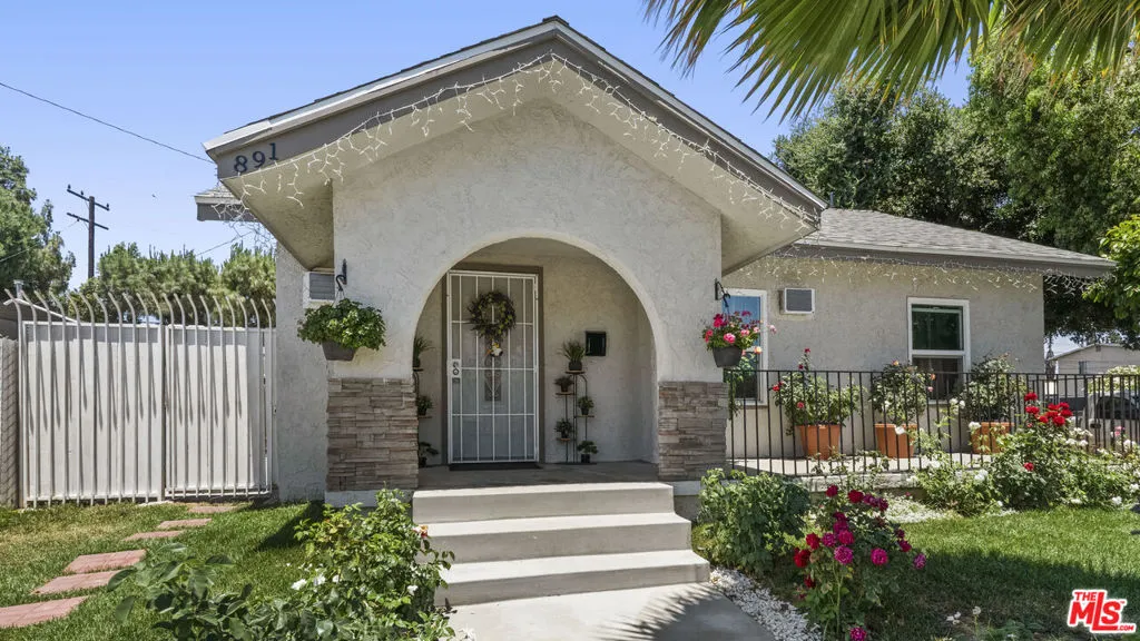 891 E 6th Street, Pomona, California 91766, 6 Bedrooms Bedrooms, ,3 BathroomsBathrooms,Residential,For Sale,6th,25559345