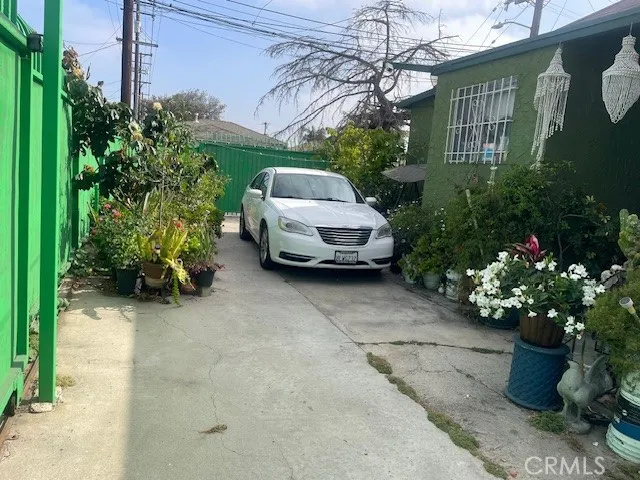 1113 E 83rd Street, Los Angeles, California 90001 home-pic-1
