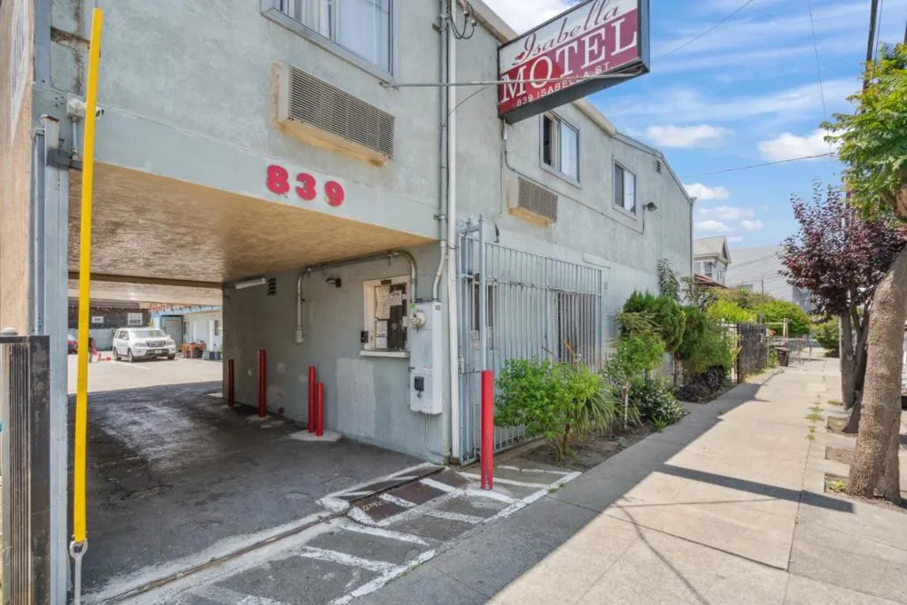 839 Isabella St