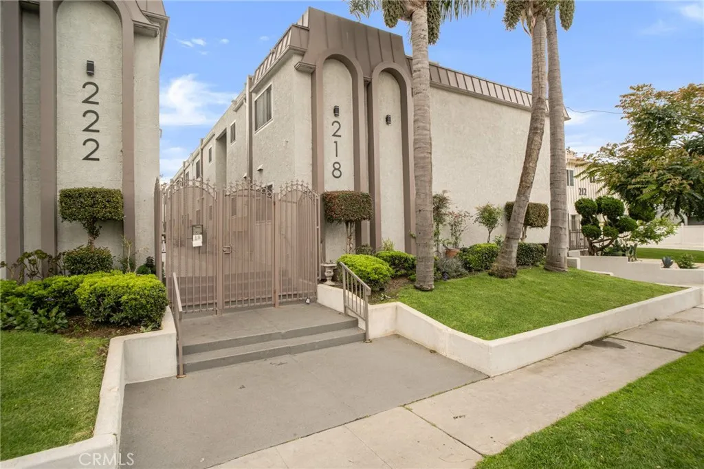 218 E Tamarack Avenue 5, Inglewood, California 90301, 2 Bedrooms Bedrooms, ,2 BathroomsBathrooms,Residential,For Sale,Tamarack,SR25152744