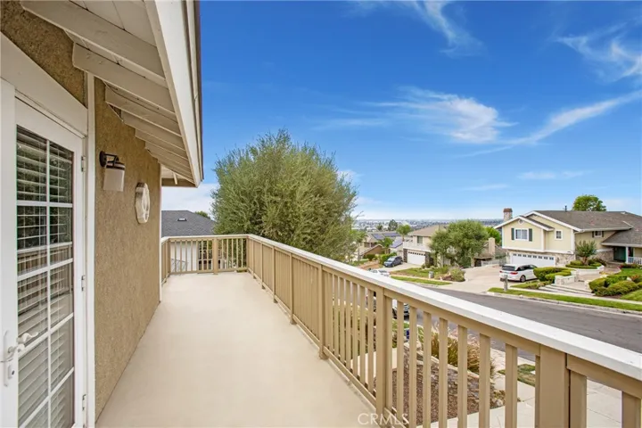 Huge deck with sunset and city lights views!