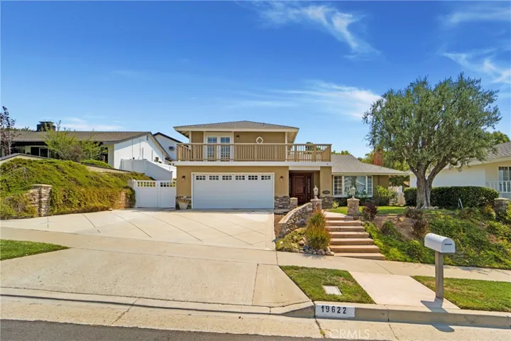 Large lot, curb appeal and plenty of parking!