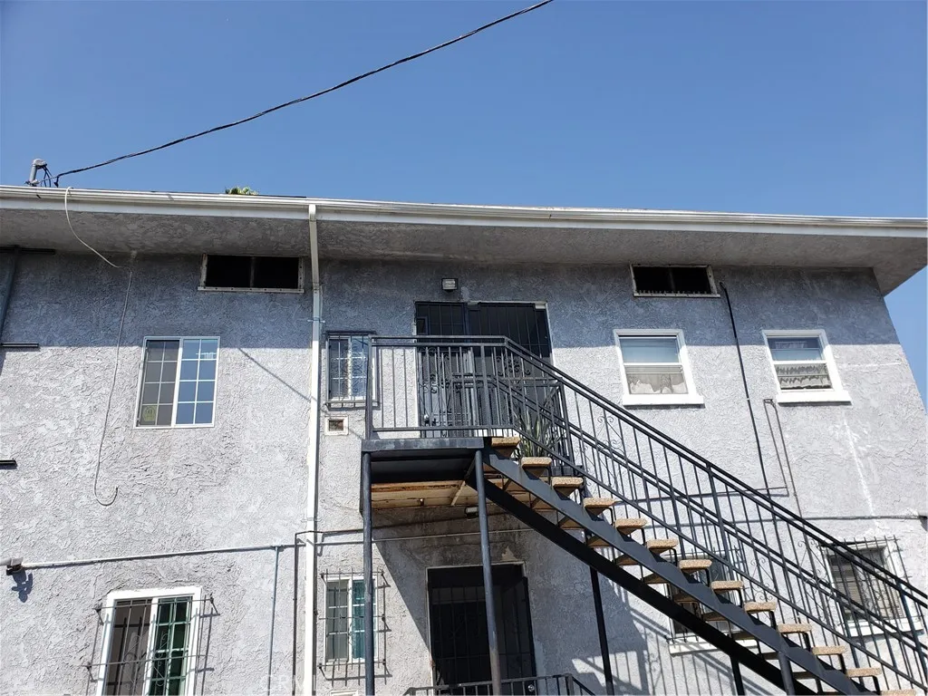 1938 Bonsallo Avenue, Los Angeles, California 90007 home-pic-2