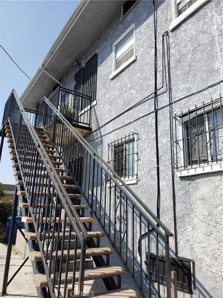 1938 Bonsallo Avenue, Los Angeles, California 90007 home-pic-1