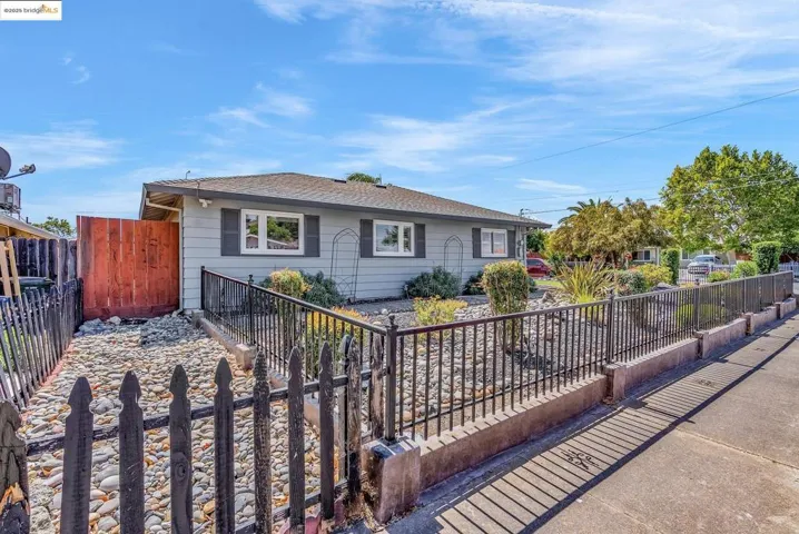 860 W. 17th St., Pittsburg, California 94565-3715