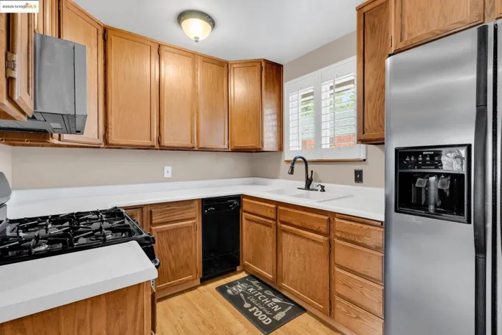 860 W. 17th St., Pittsburg, California 94565-3715