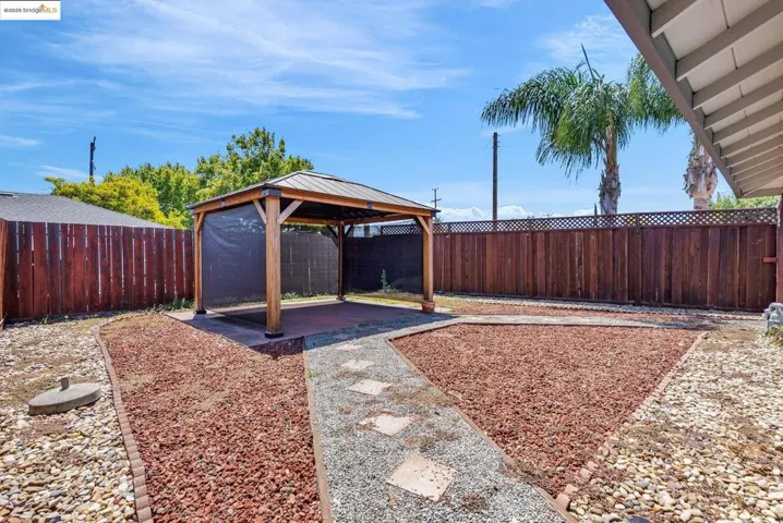 860 W. 17th St., Pittsburg, California 94565-3715