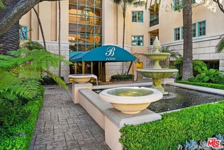 11500 San Vicente Boulevard 202, Los Angeles, California 90049, 3 Bedrooms Bedrooms, ,4 BathroomsBathrooms,Residential,For Sale,San Vicente,SW25153388