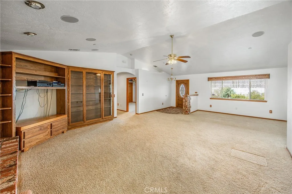 325 Canyon Road, Pinon Hills, California 92372 home-pic-8