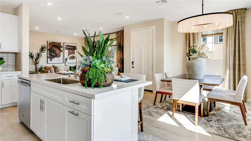 2745 E Amberley Privado, Ontario, California 91762 home-pic-2