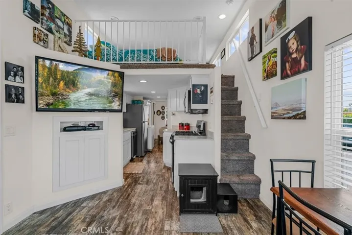 Sleeping loft is an additional 200 square feet