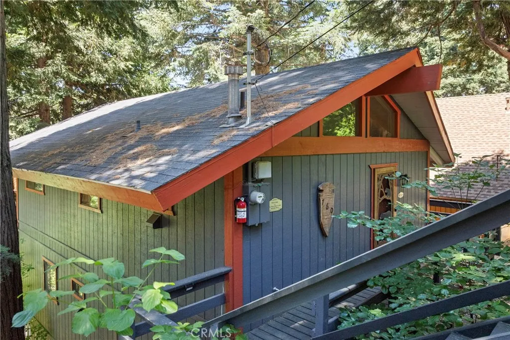 760 Lake Drive, Lake Arrowhead, California 92352 home-pic-0