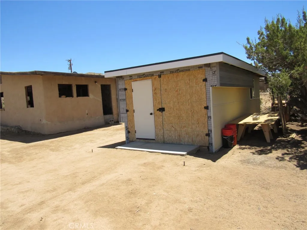 8626 La Contenta Road, Yucca Valley, California 92284 home-pic-17