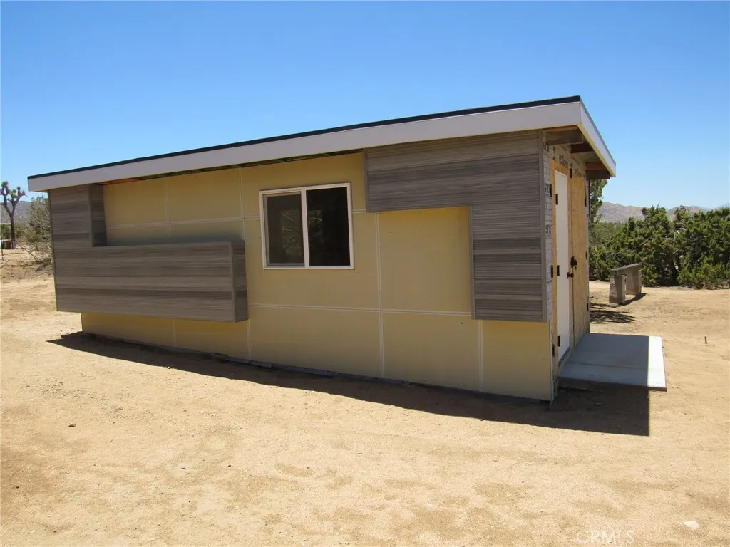 8626 La Contenta Road, Yucca Valley, California 92284 home-pic-16