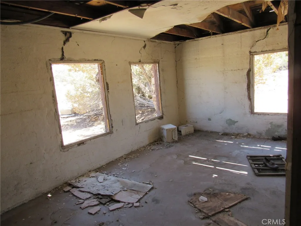 8626 La Contenta Road, Yucca Valley, California 92284 home-pic-8