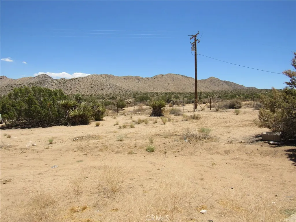 8626 La Contenta Road, Yucca Valley, California 92284 home-pic-2