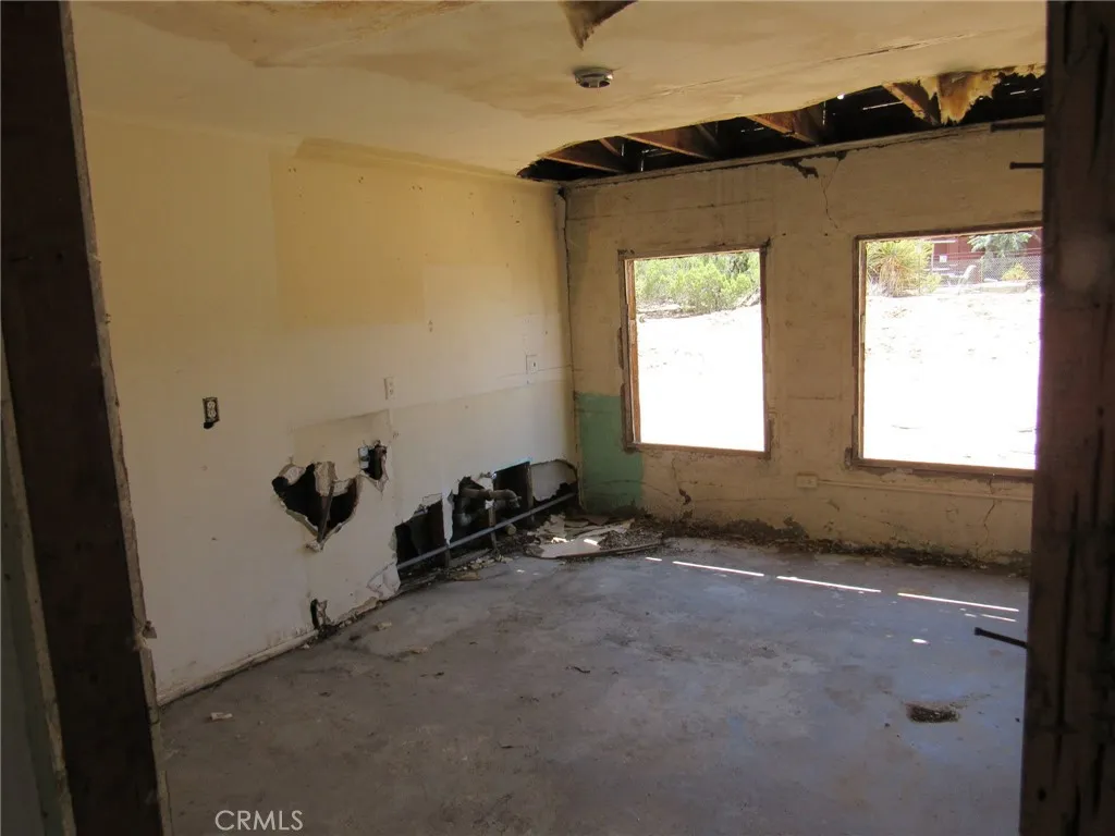8626 La Contenta Road, Yucca Valley, California 92284 home-pic-7