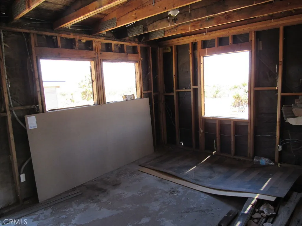 8626 La Contenta Road, Yucca Valley, California 92284 home-pic-9