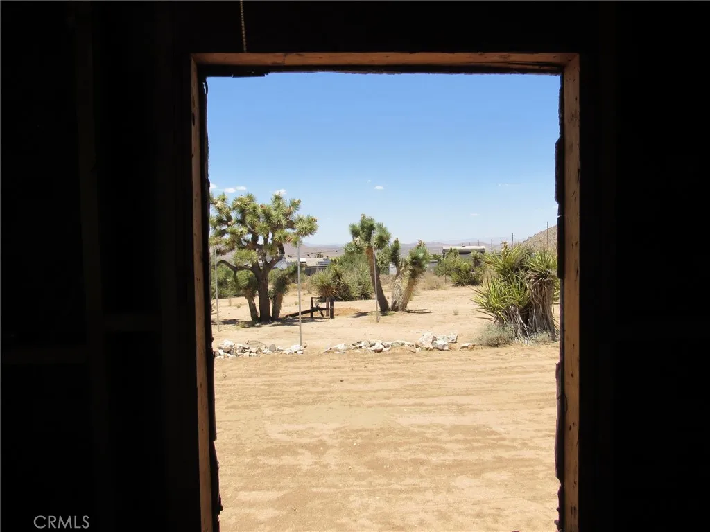 8626 La Contenta Road, Yucca Valley, California 92284 home-pic-10