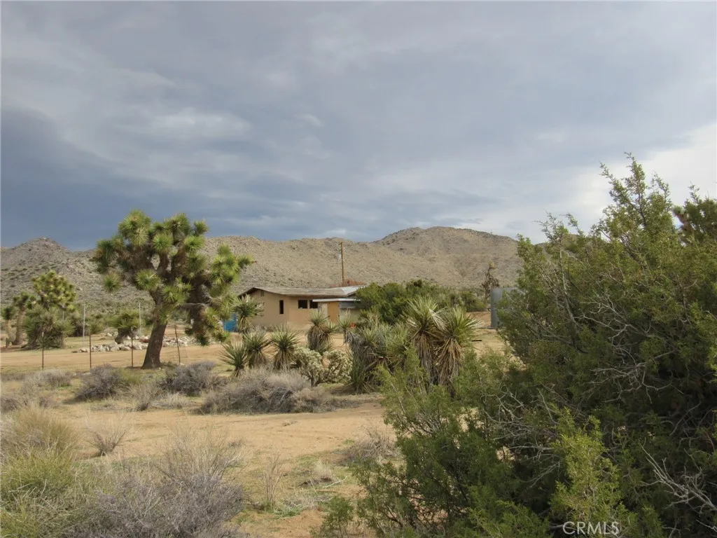 8626 La Contenta Road, Yucca Valley, California 92284 home-pic-26