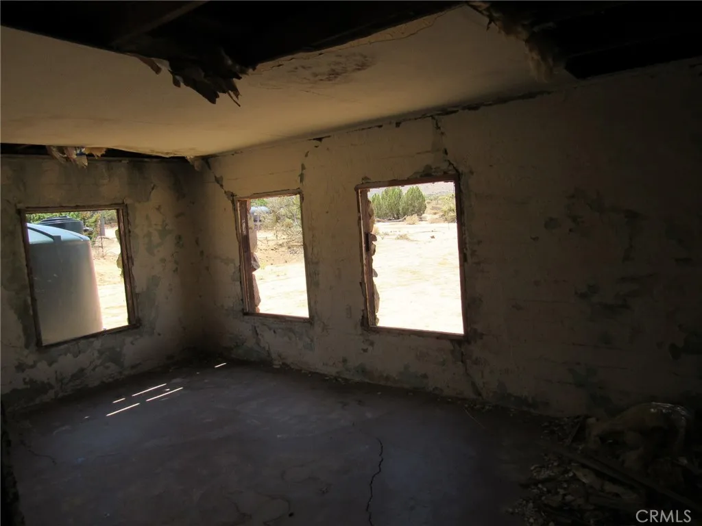 8626 La Contenta Road, Yucca Valley, California 92284 home-pic-6