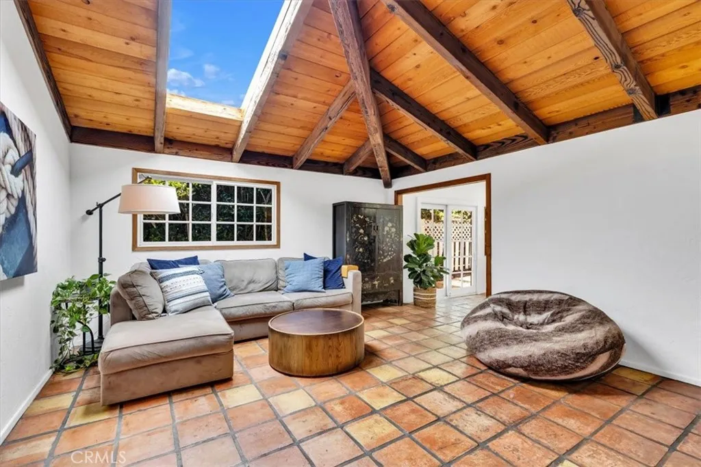 210 W Avenida Gaviota, San Clemente, California 92672 home-pic-17