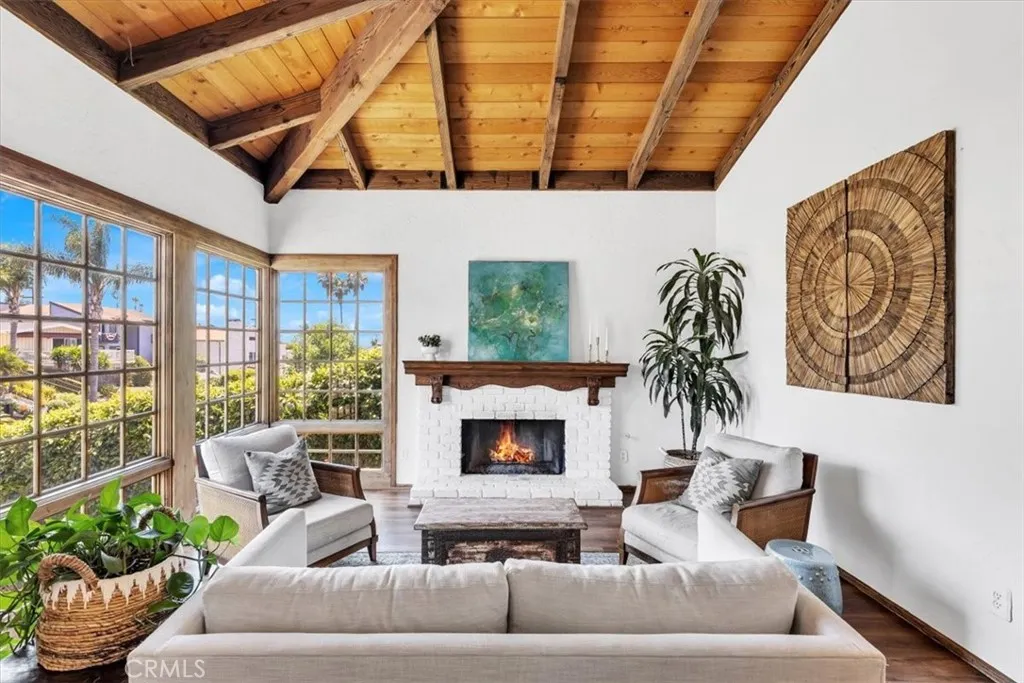210 W Avenida Gaviota, San Clemente, California 92672 home-pic-7