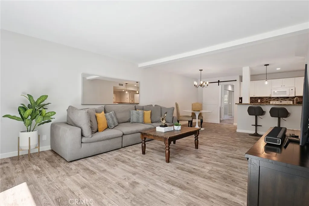 23391 Park Sorrento 63, Calabasas, California 91302, 3 Bedrooms Bedrooms, ,2 BathroomsBathrooms,Residential Lease,For Rent,Park Sorrento,SR25152402