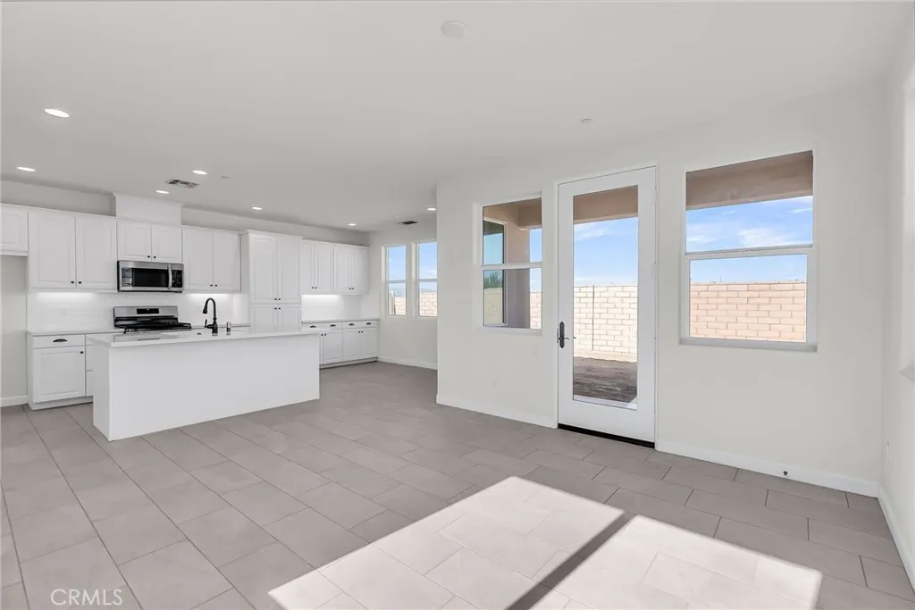 7444 Desert Sky Drive, Yucca Valley, California 92284 home-pic-8