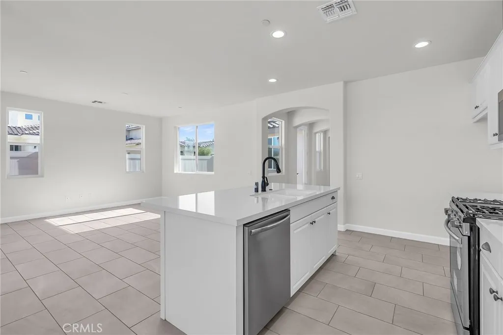 7444 Desert Sky Drive, Yucca Valley, California 92284 home-pic-7