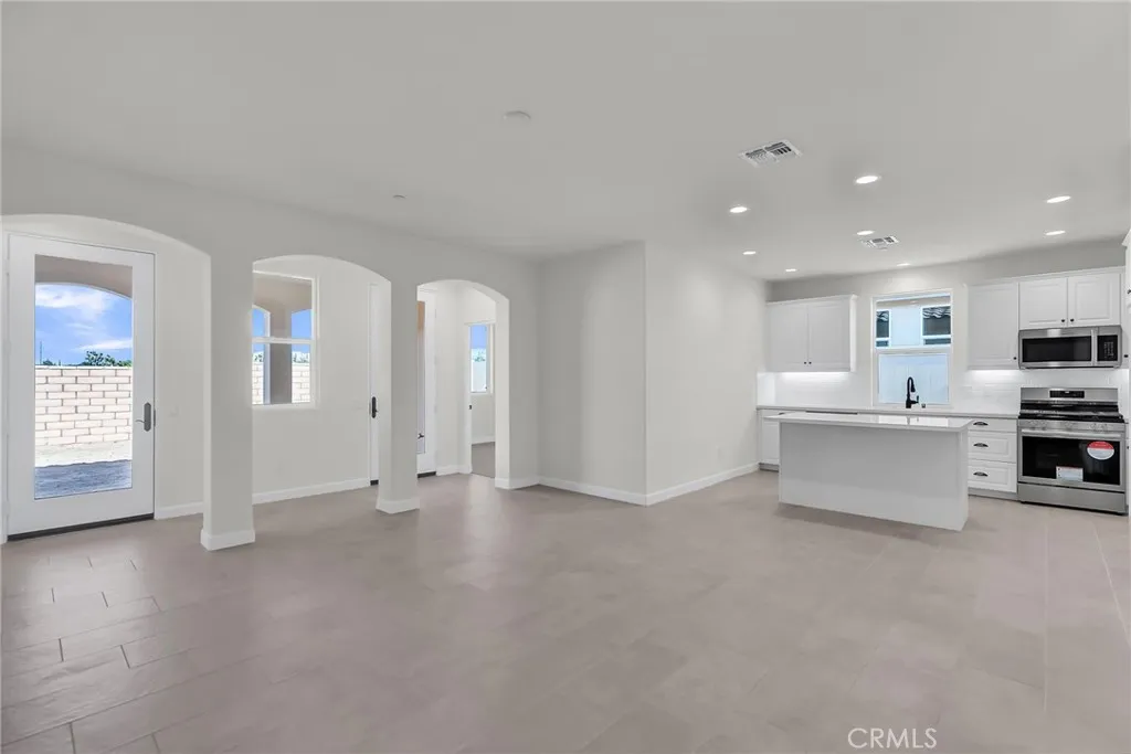 7432 Desert Sky Drive, Yucca Valley, California 92284 home-pic-3