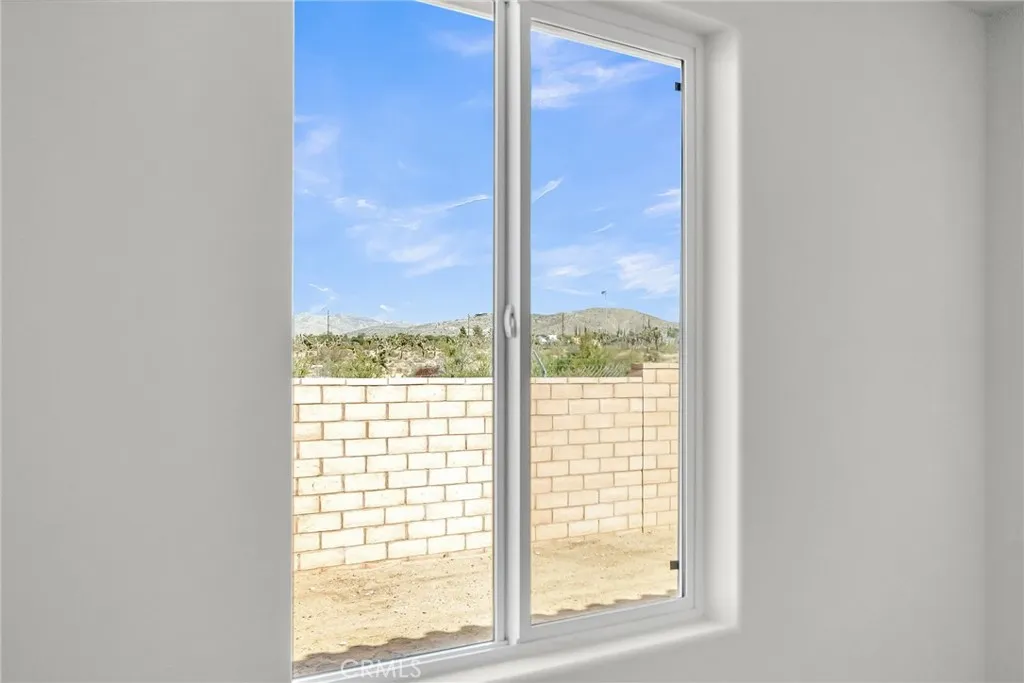 7432 Desert Sky Drive, Yucca Valley, California 92284 home-pic-17