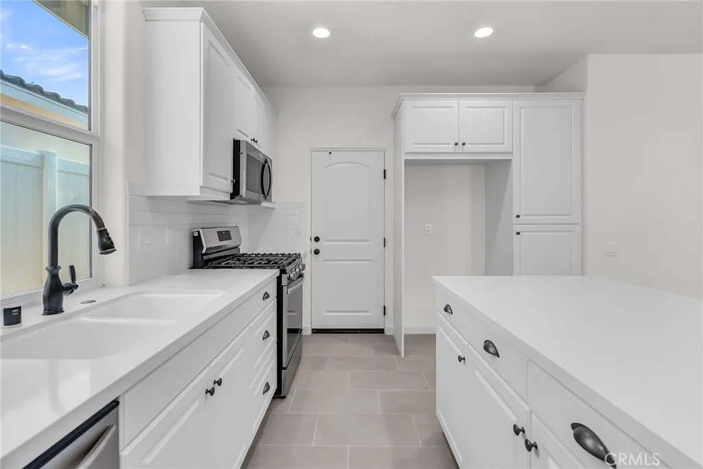 7420 Desert Sky Drive, Yucca Valley, California 92284 home-pic-4