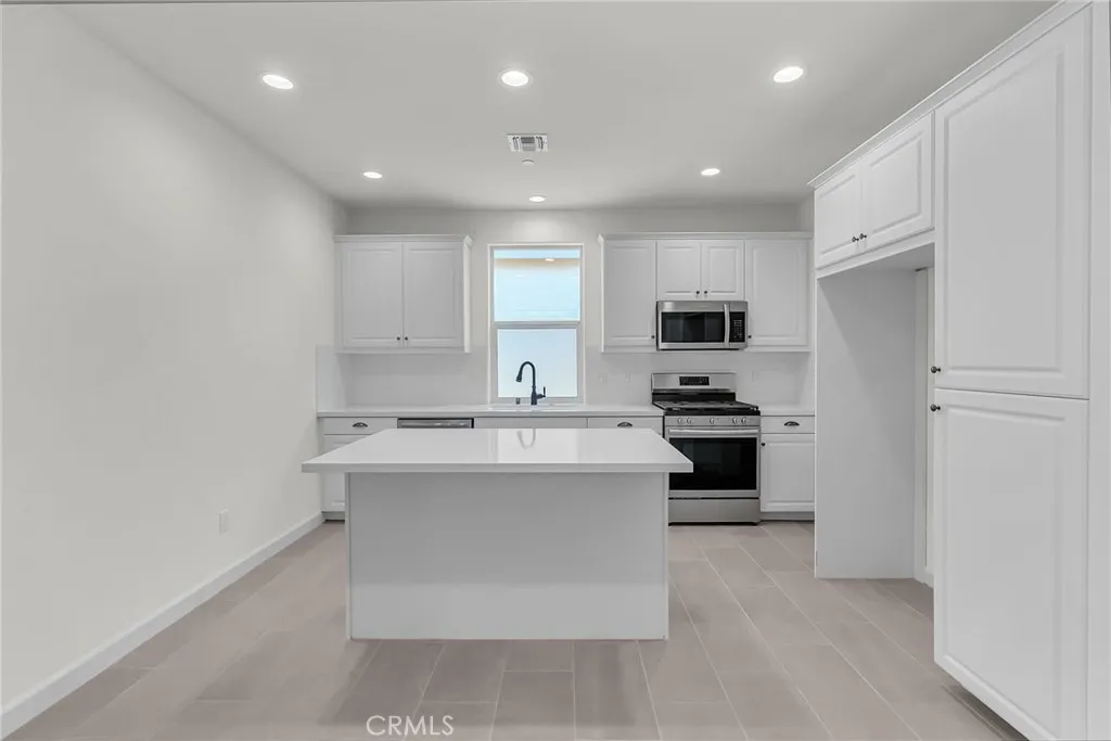 7420 Desert Sky Drive, Yucca Valley, California 92284 home-pic-6
