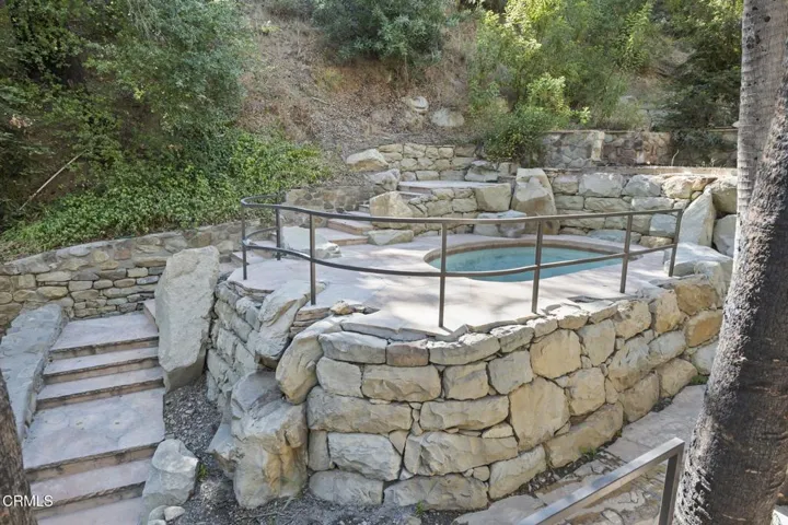 27-web-or-mls-UpmarketMedia-16825Mar-123