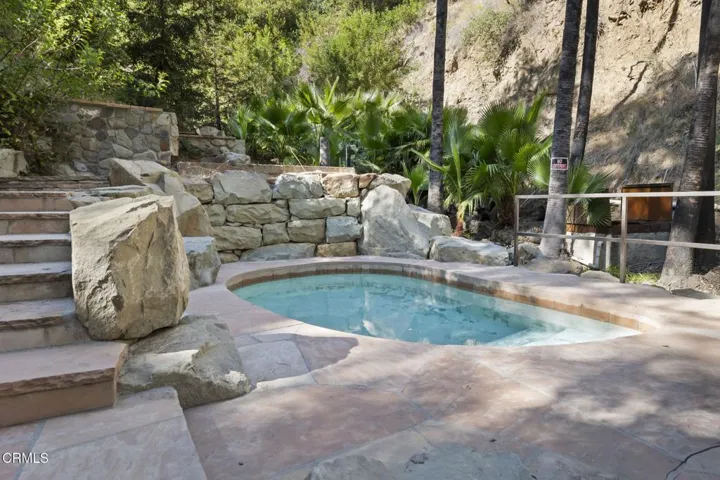 28-web-or-mls-UpmarketMedia-16825Mar-84