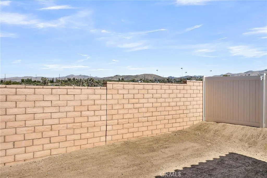 7408 Desert Sky Drive, Yucca Valley, California 92284 home-pic-26