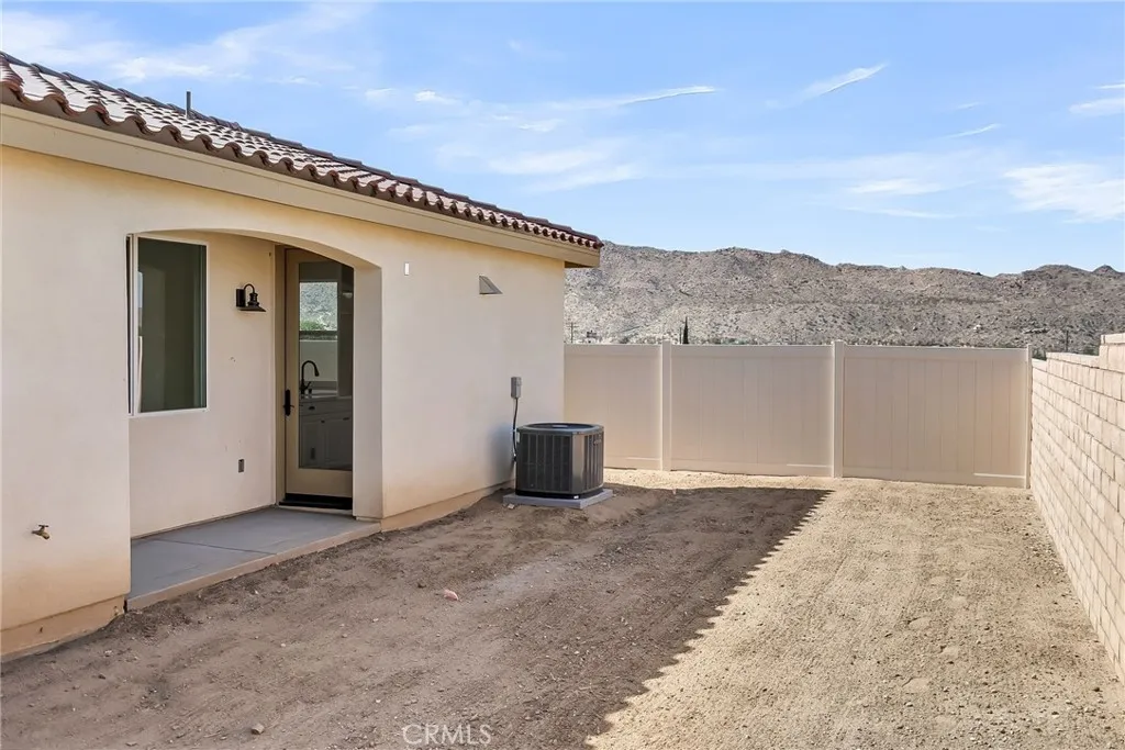 7408 Desert Sky Drive, Yucca Valley, California 92284 home-pic-25