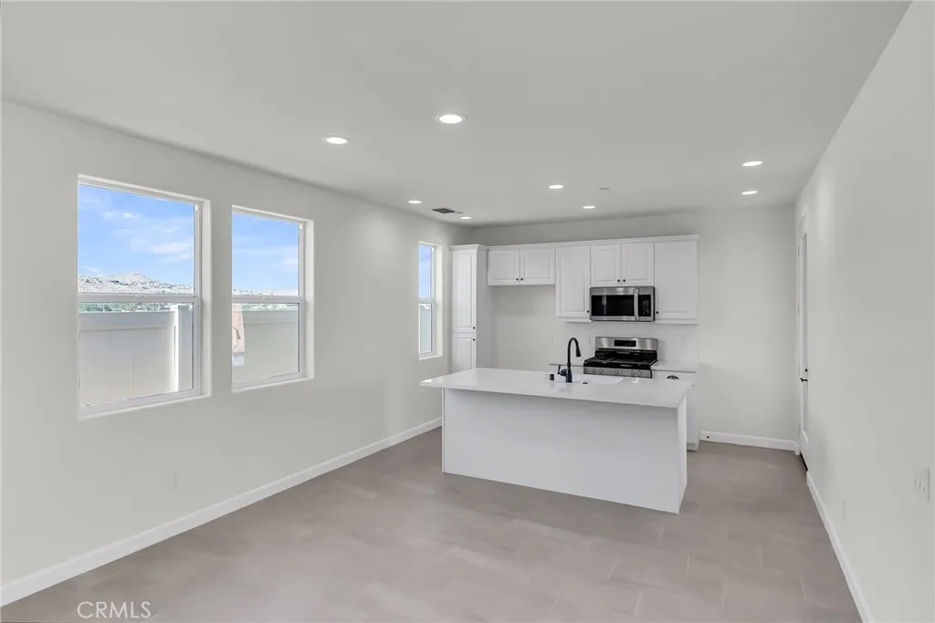 7408 Desert Sky Drive, Yucca Valley, California 92284 home-pic-7