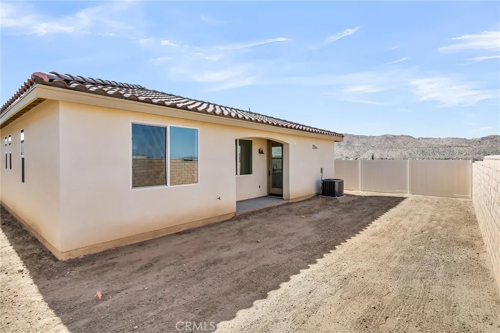 7408 Desert Sky Drive, Yucca Valley, California 92284 home-pic-24