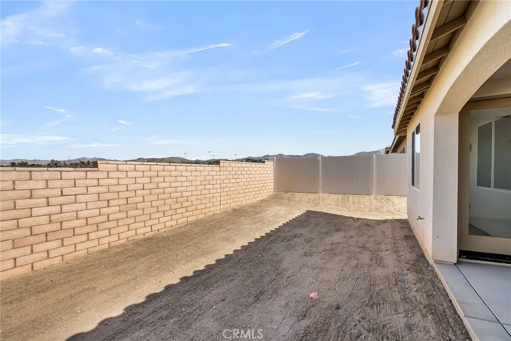 7408 Desert Sky Drive, Yucca Valley, California 92284 home-pic-22