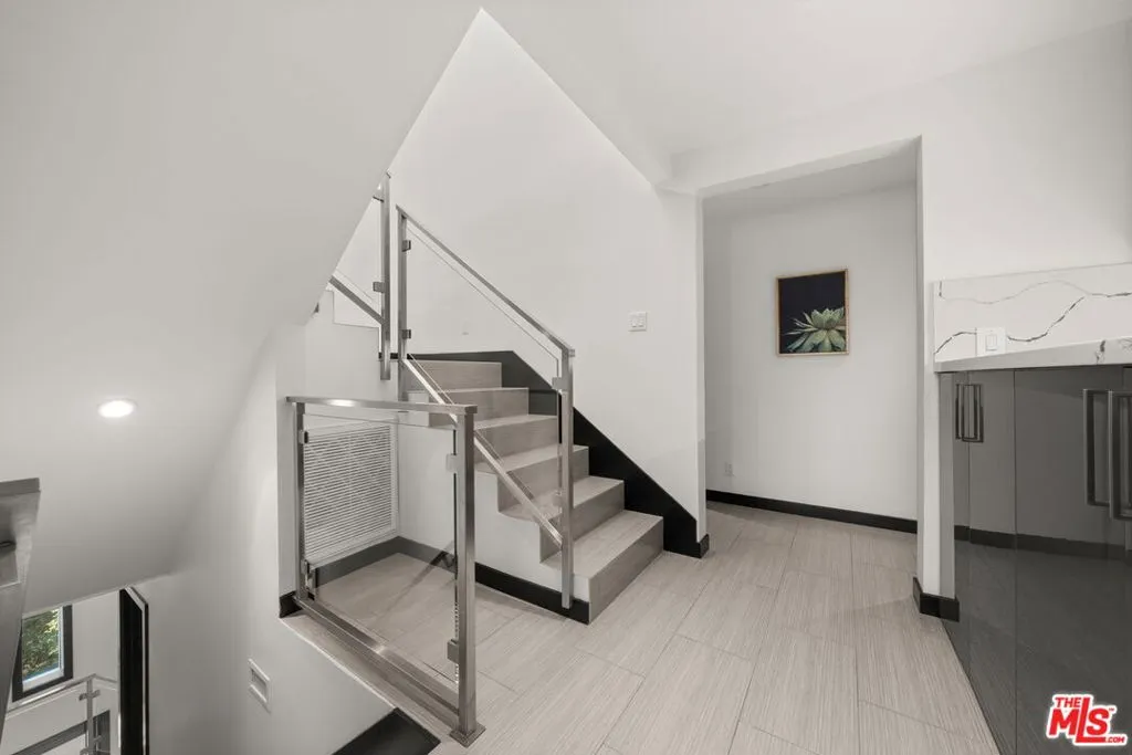 28207 Laura La Plante Drive, Agoura Hills, California 91301 home-pic-21